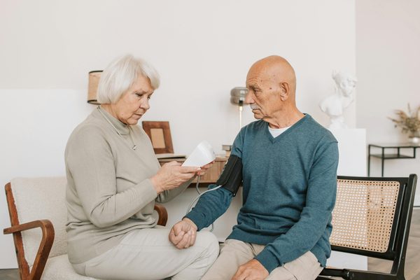 Bien vieillir : conseils essentiels pour la santé senior